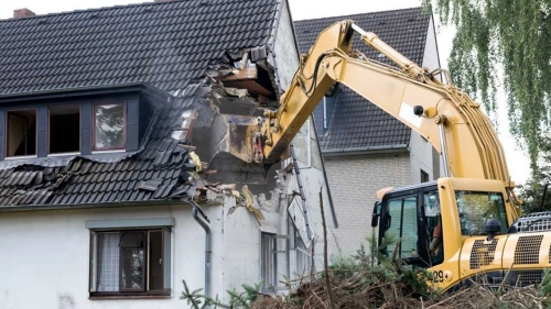 Демонтаж домов и снос строений
